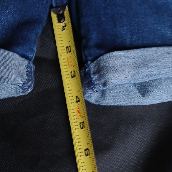 🧡NWOT Old Navy Women's Dark Blue Jean Shorts, Tried On Once - Picture 8 of 9